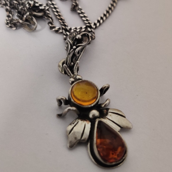 Vintage Baltic Amber Insect / Fly Pendant - Picture 16 of 16